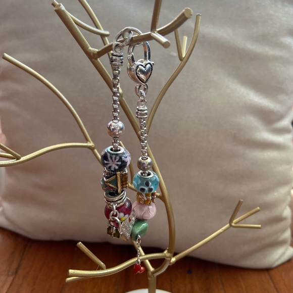 Shopping Charm Bracelet. Metal and Glass Beads and Charms. Claw Closure. - Picture 2 of 4